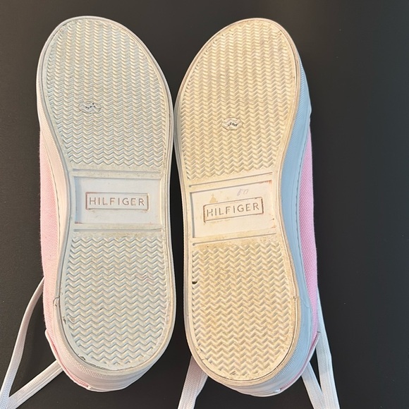 TOMMY HILFINGER SIZE 8M PINK TENNIS SHOES 1. 13/16” MID-SOLE  LOGO - Picture 8 of 13